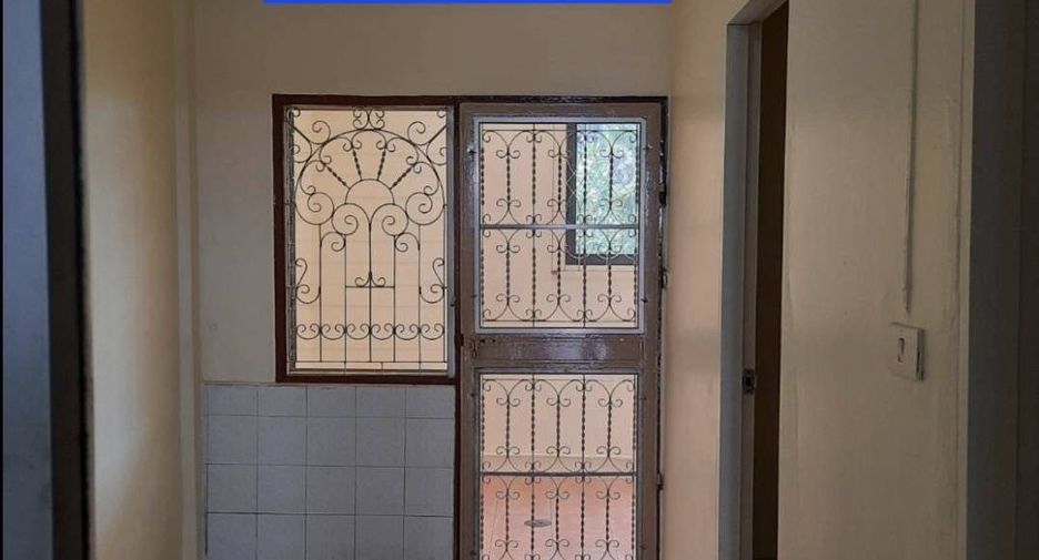 For rent 3 bedrooms townhouse in Bang Na, Bangkok