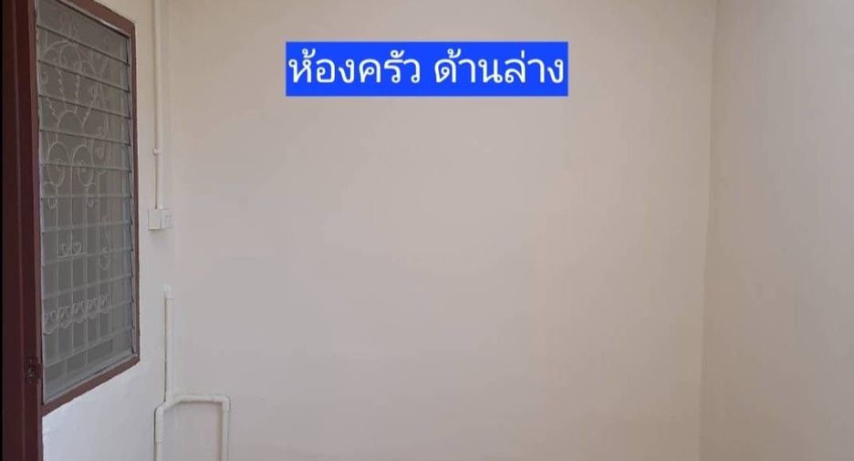 For rent 3 bedrooms townhouse in Bang Na, Bangkok