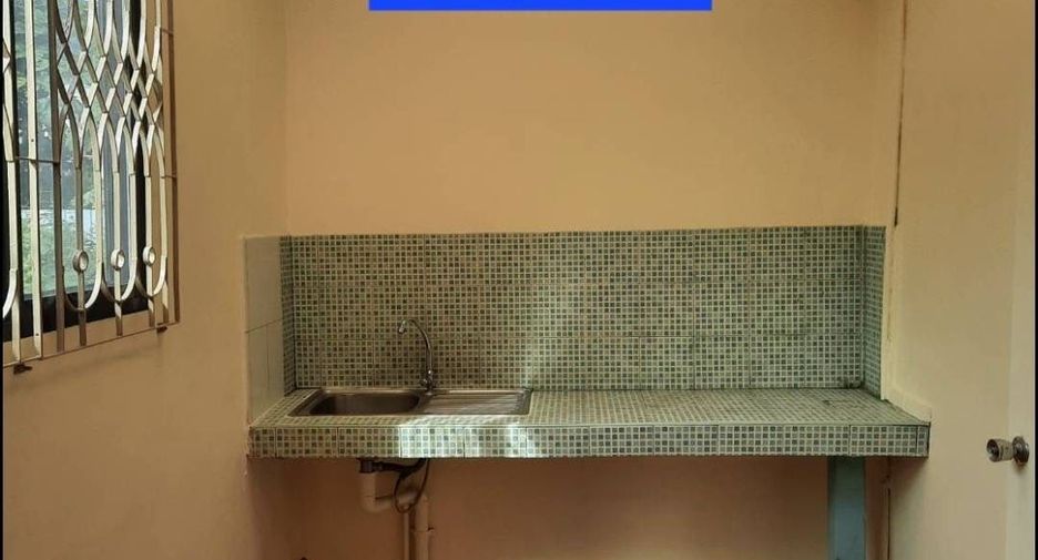 For rent 3 bedrooms townhouse in Bang Na, Bangkok