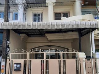 For rent 3 bedrooms townhouse in Bang Na, Bangkok