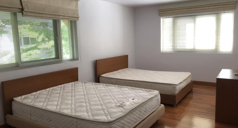For rent 4 bedrooms house in Watthana, Bangkok