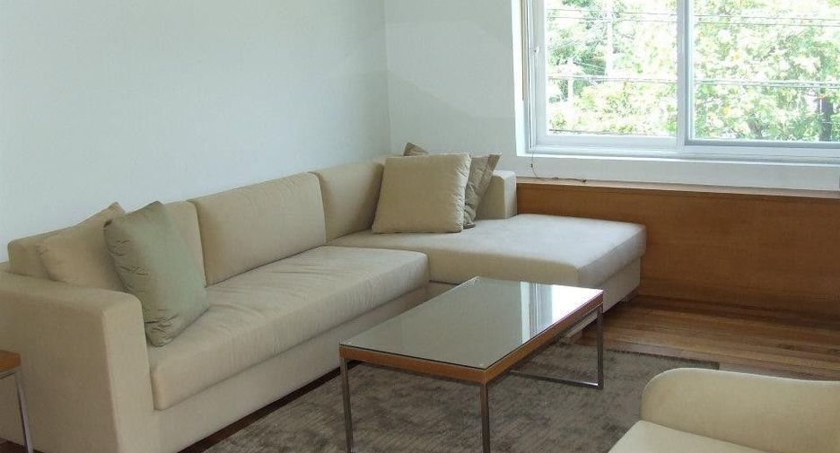 For rent 4 bedrooms house in Watthana, Bangkok