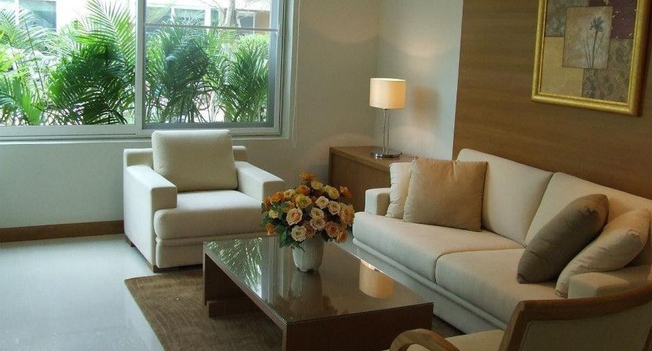 For rent 4 bedrooms house in Watthana, Bangkok