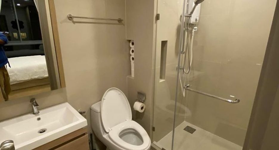 For rent and for sale 1 bed condo in Watthana, Bangkok