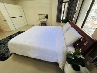 Haus zur Miete mit 4 Zimmer in Watthana, Bangkok