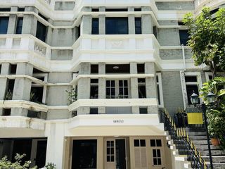 Haus zur Miete mit 4 Zimmer in Watthana, Bangkok