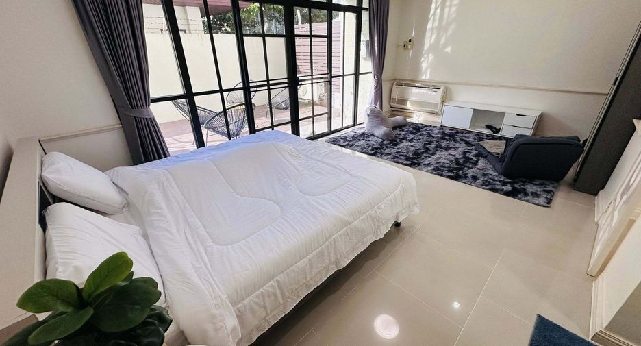 Haus zur Miete mit 4 Zimmer in Watthana, Bangkok