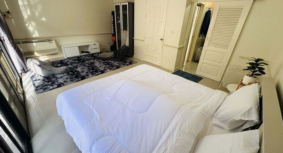 Haus zur Miete mit 4 Zimmer in Watthana, Bangkok