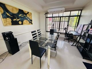 Haus zur Miete mit 4 Zimmer in Watthana, Bangkok