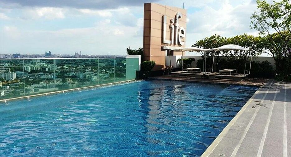 For sale 1 bed condo in Khlong Toei, Bangkok