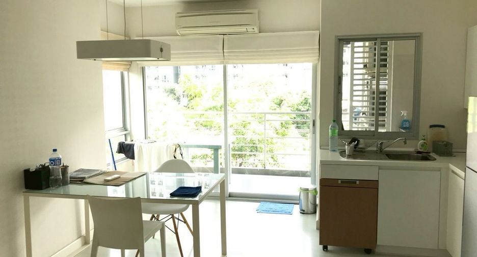 For rent 2 bedrooms condo in Chatuchak, Bangkok