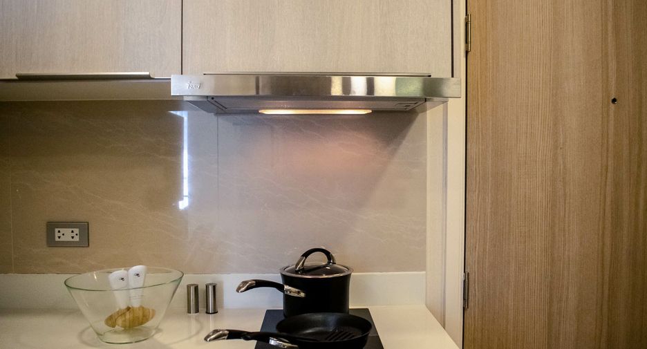 For sale 1 bed condo in Khlong Toei, Bangkok