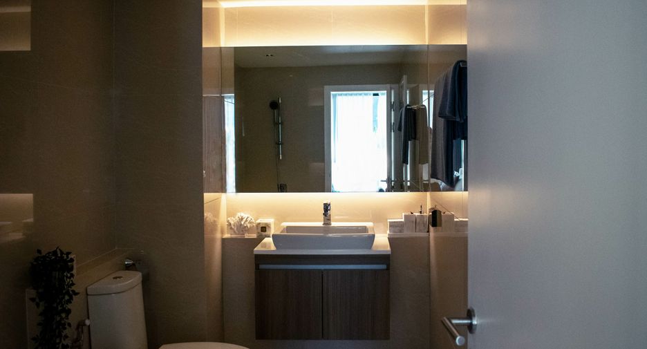 For sale 1 bed condo in Khlong Toei, Bangkok