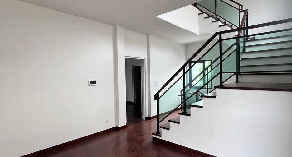 For rent 4 bedrooms house in Wang Thonglang, Bangkok