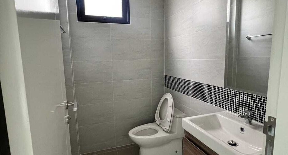 For rent 4 bedrooms house in Wang Thonglang, Bangkok