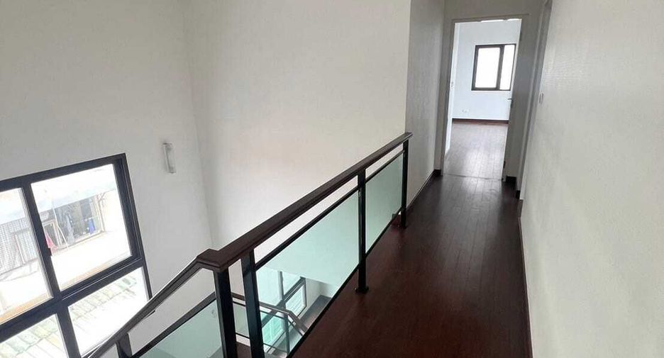 For rent 4 bedrooms house in Wang Thonglang, Bangkok