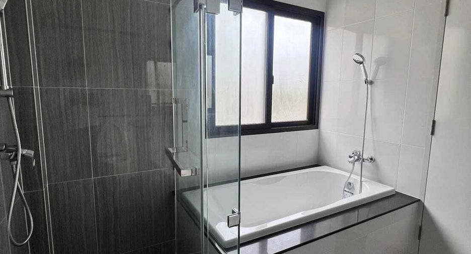 For rent 4 bedrooms house in Wang Thonglang, Bangkok