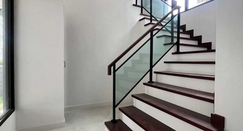For rent 4 bedrooms house in Wang Thonglang, Bangkok