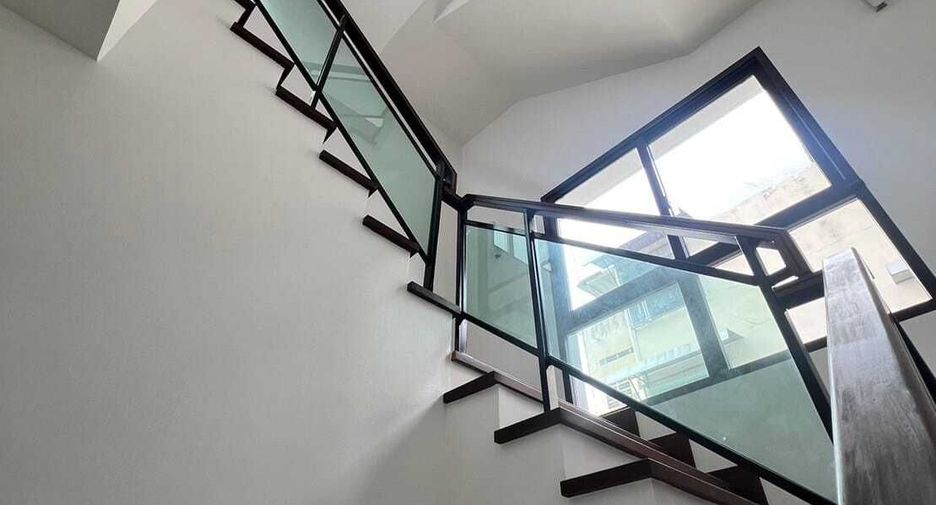 For rent 4 bedrooms house in Wang Thonglang, Bangkok