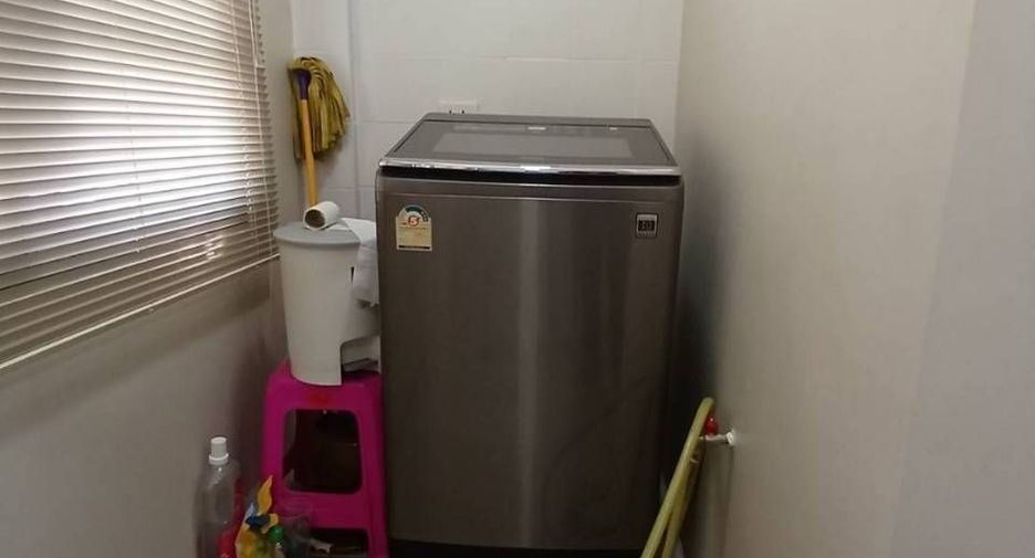Reihenhaus zur Miete mit 2 Zimmer in Phra Khanong, Bangkok