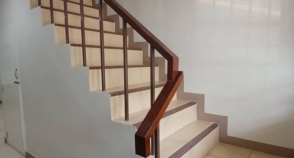 Reihenhaus zur Miete mit 2 Zimmer in Phra Khanong, Bangkok