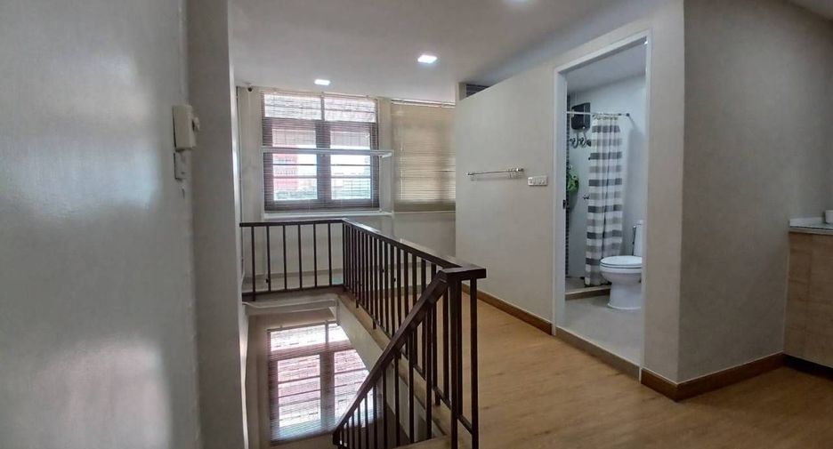 Reihenhaus zur Miete mit 2 Zimmer in Phra Khanong, Bangkok