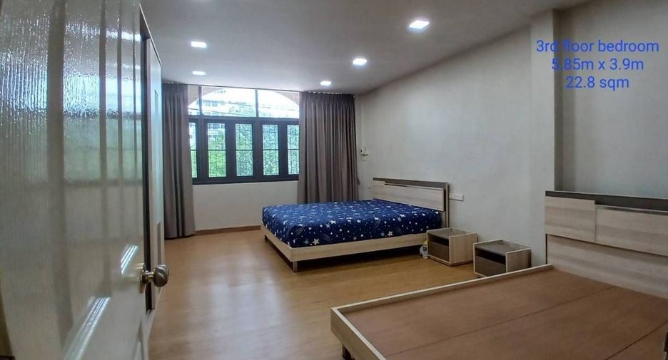 Reihenhaus zur Miete mit 2 Zimmer in Phra Khanong, Bangkok