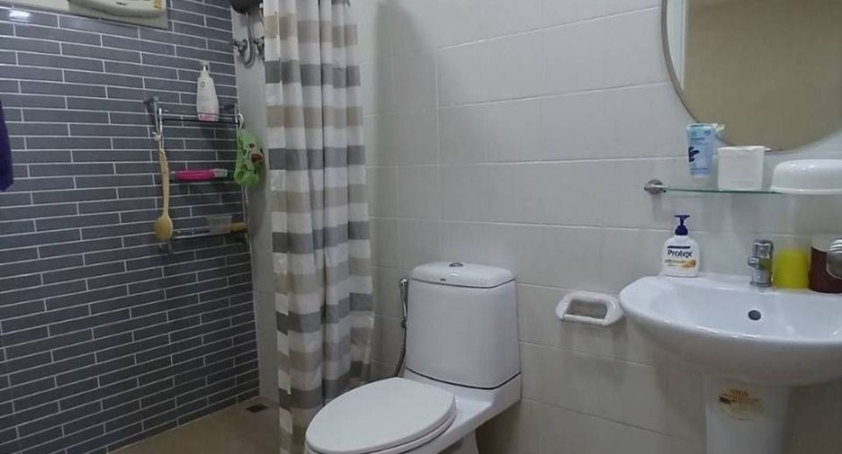 Reihenhaus zur Miete mit 2 Zimmer in Phra Khanong, Bangkok