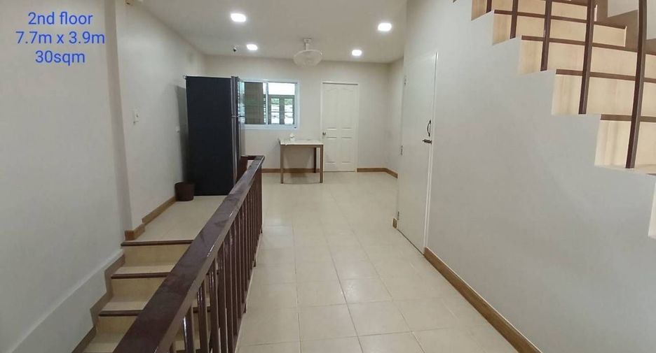 Reihenhaus zur Miete mit 2 Zimmer in Phra Khanong, Bangkok