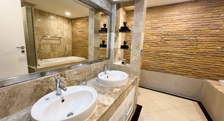 For rent 2 bedrooms condo in Mueang Phuket, Phuket