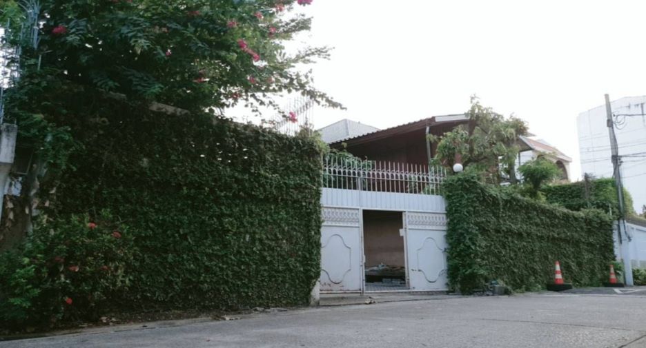 For sale 8 bedrooms house in Bang Phlat, Bangkok