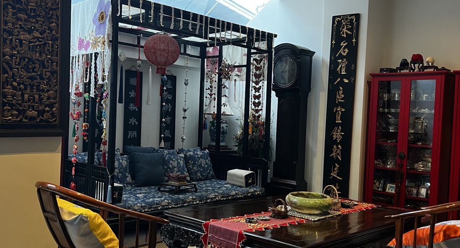 For sale and for rent 4 bedrooms house in Watthana, Bangkok
