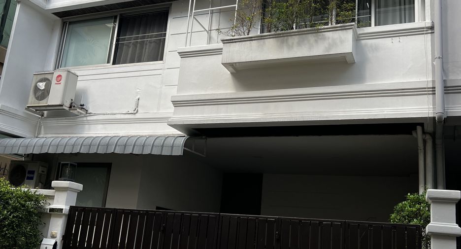 For sale and for rent 4 bedrooms house in Watthana, Bangkok