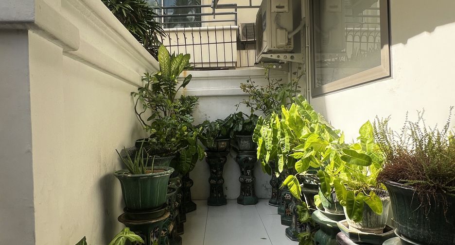 For sale and for rent 4 bedrooms house in Watthana, Bangkok