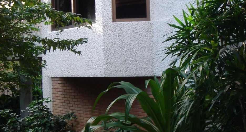 Casa en venta de 4 habitaciones en Huai Khwang, Bangkok
