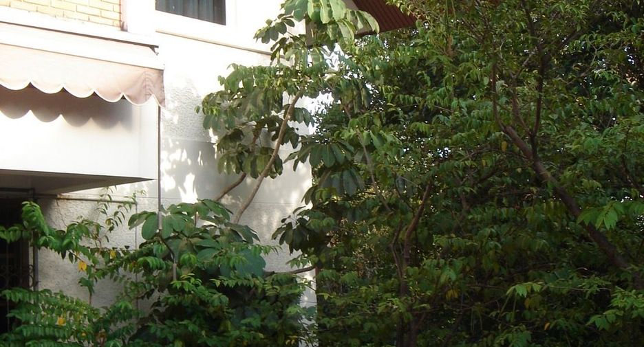 Casa en venta de 4 habitaciones en Huai Khwang, Bangkok
