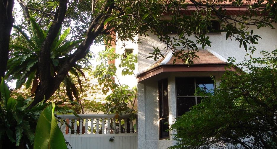 Casa en venta de 4 habitaciones en Huai Khwang, Bangkok