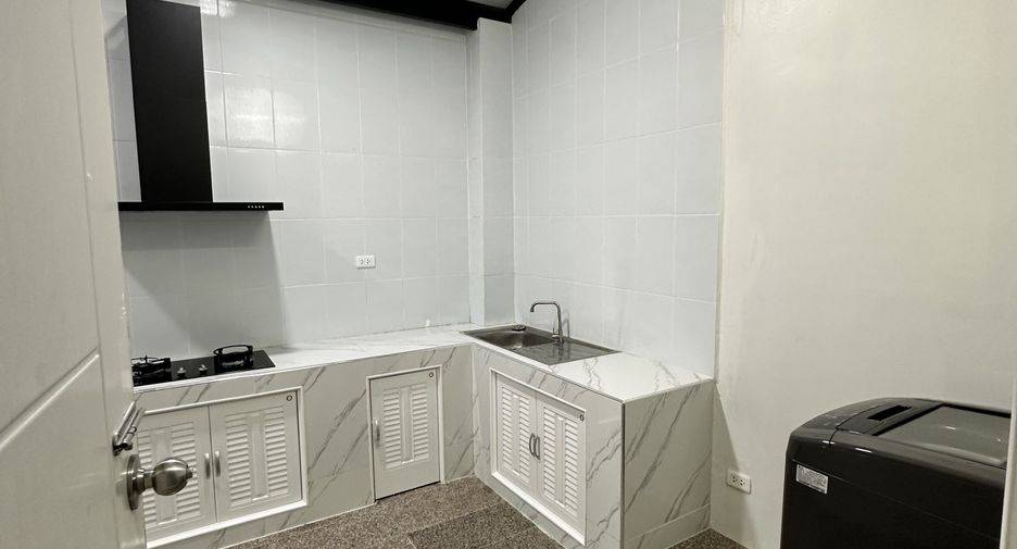 For rent 3 bedrooms townhouse in Thalang, Phuket