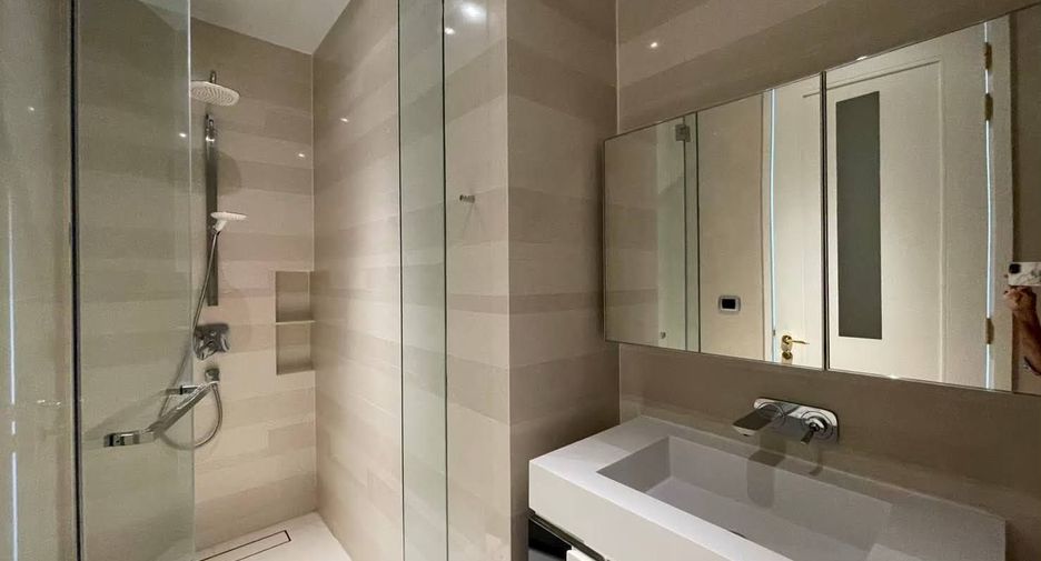 Condo en venta y en alquiler de 3 habitaciones en Khlong Toei, Bangkok