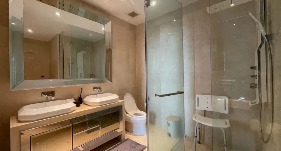 Condo en venta y en alquiler de 3 habitaciones en Khlong Toei, Bangkok