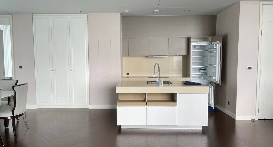 Condo en venta y en alquiler de 3 habitaciones en Khlong Toei, Bangkok