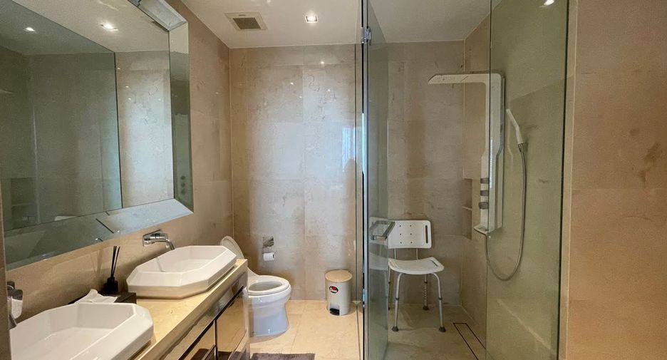 Condo en venta y en alquiler de 3 habitaciones en Khlong Toei, Bangkok