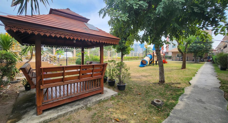 For sale 3 bedrooms townhouse in Bang Phli, Samut Prakan