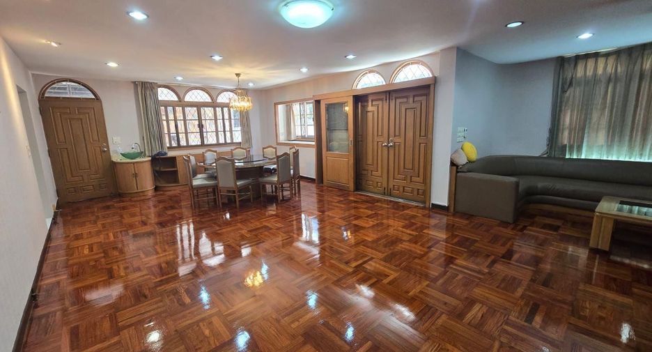 For rent 6 bedrooms house in Khlong Toei, Bangkok