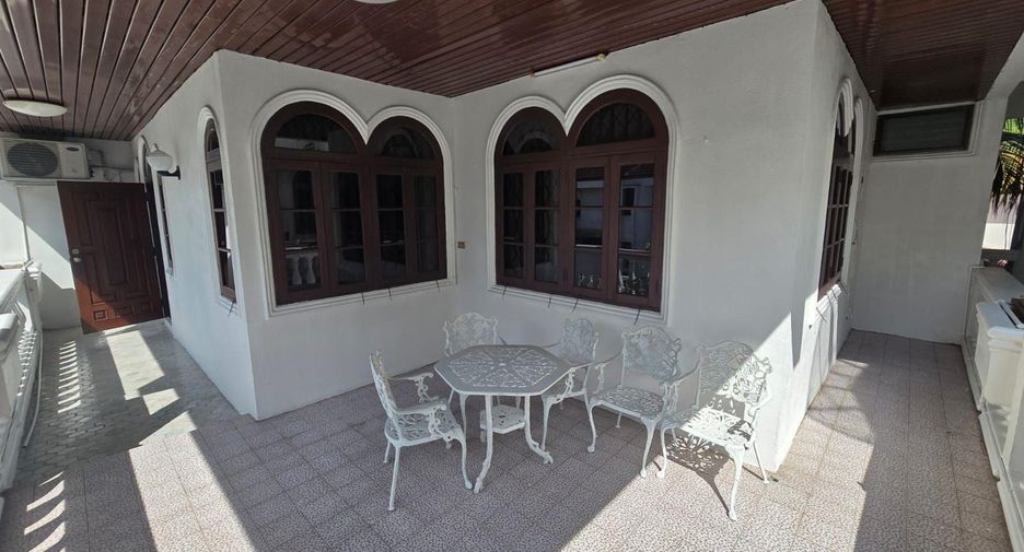 For rent 6 bedrooms house in Khlong Toei, Bangkok