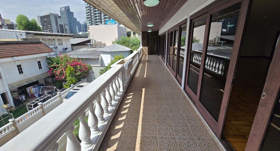 For rent 6 bedrooms house in Khlong Toei, Bangkok