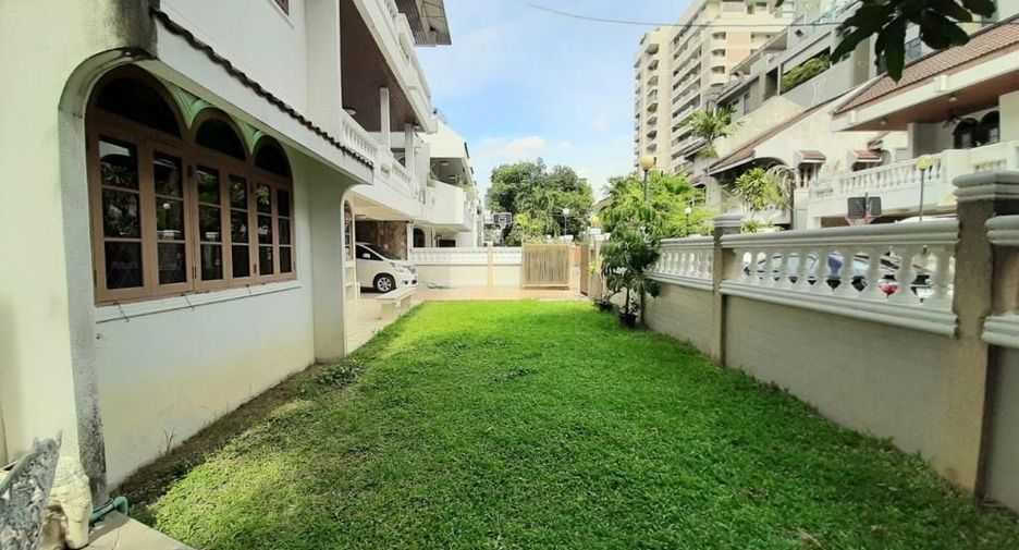 For rent 6 bedrooms house in Khlong Toei, Bangkok