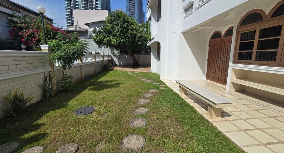 For rent 6 bedrooms house in Khlong Toei, Bangkok