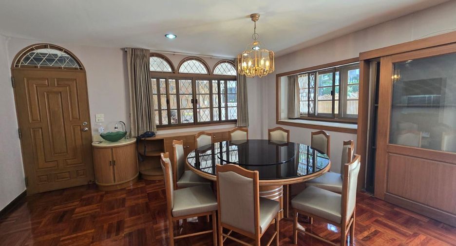 For rent 6 bedrooms house in Khlong Toei, Bangkok