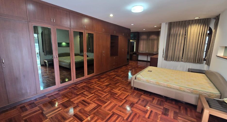 For rent 6 bedrooms house in Khlong Toei, Bangkok